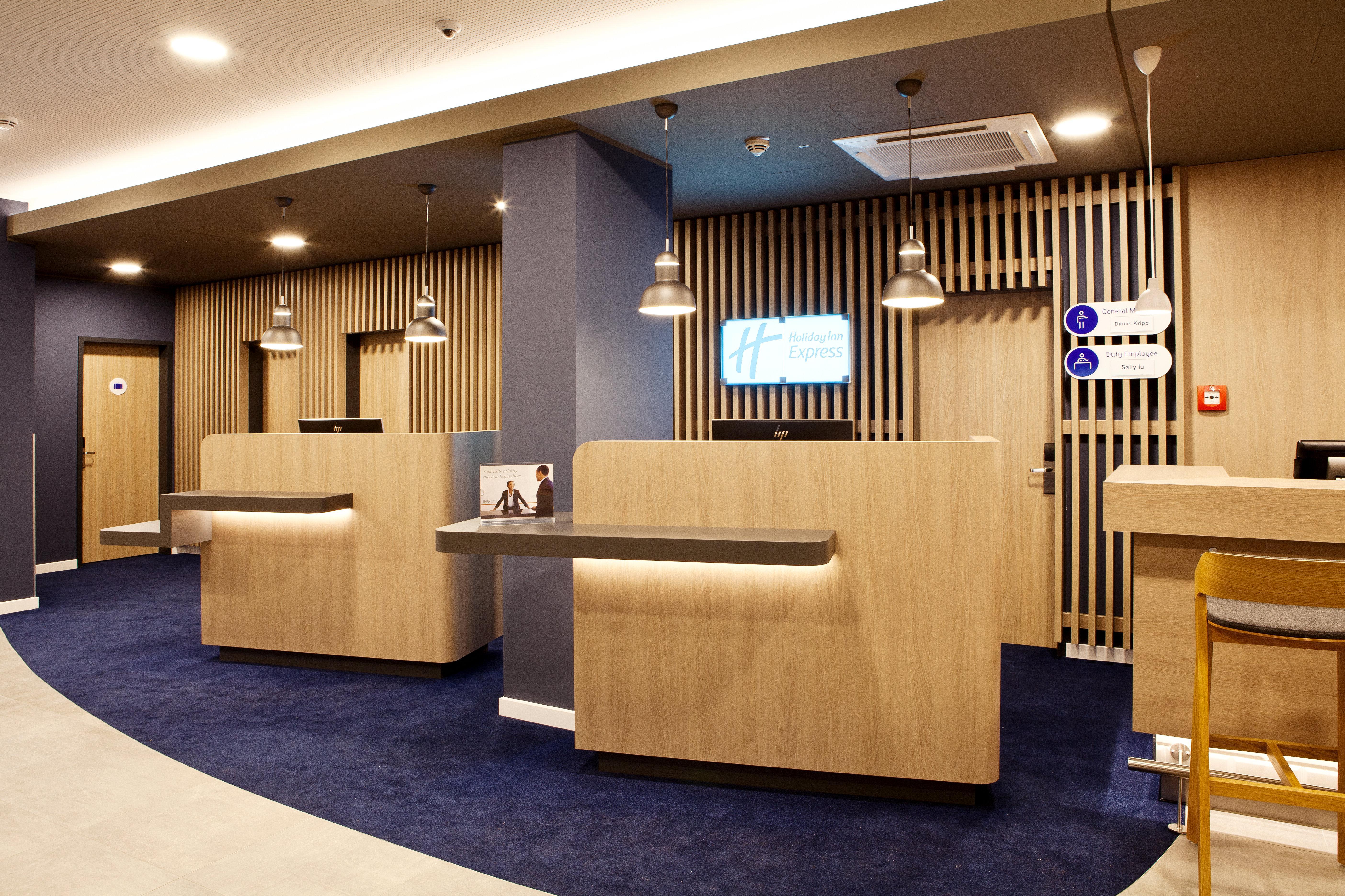 Holiday Inn Express - Sindelfingen By Ihg Экстерьер фото