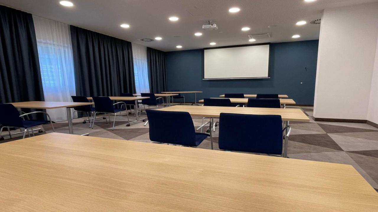 Holiday Inn Express - Sindelfingen By Ihg Экстерьер фото
